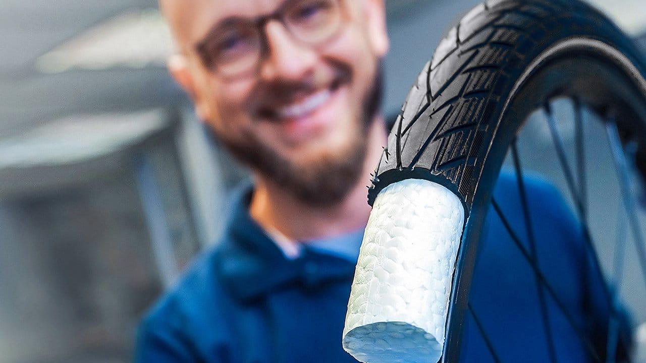 Softer Einsatz: In den Airless-Reifen von Schwalbe findet sich ein ähnliches Material wie bei Laufschuhen. Softer Einsatz: In den Airless-Reifen von Schwalbe findet sich ein ähnliches Material wie bei Laufschuhen.