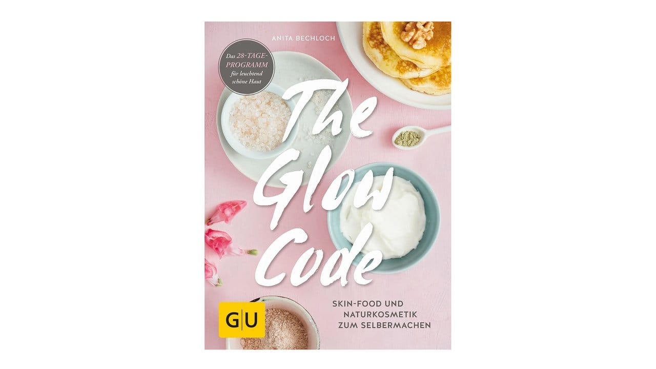 In ihrem Buch "The Glow Code: Skin-Food und Naturkosmetik zum Selbermachen" zeigt Anita Bechloch, wie man in 28 Tagen die Ursachen von Hautproblemen mit selbstgemachter Naturkosmetik angehen kann.