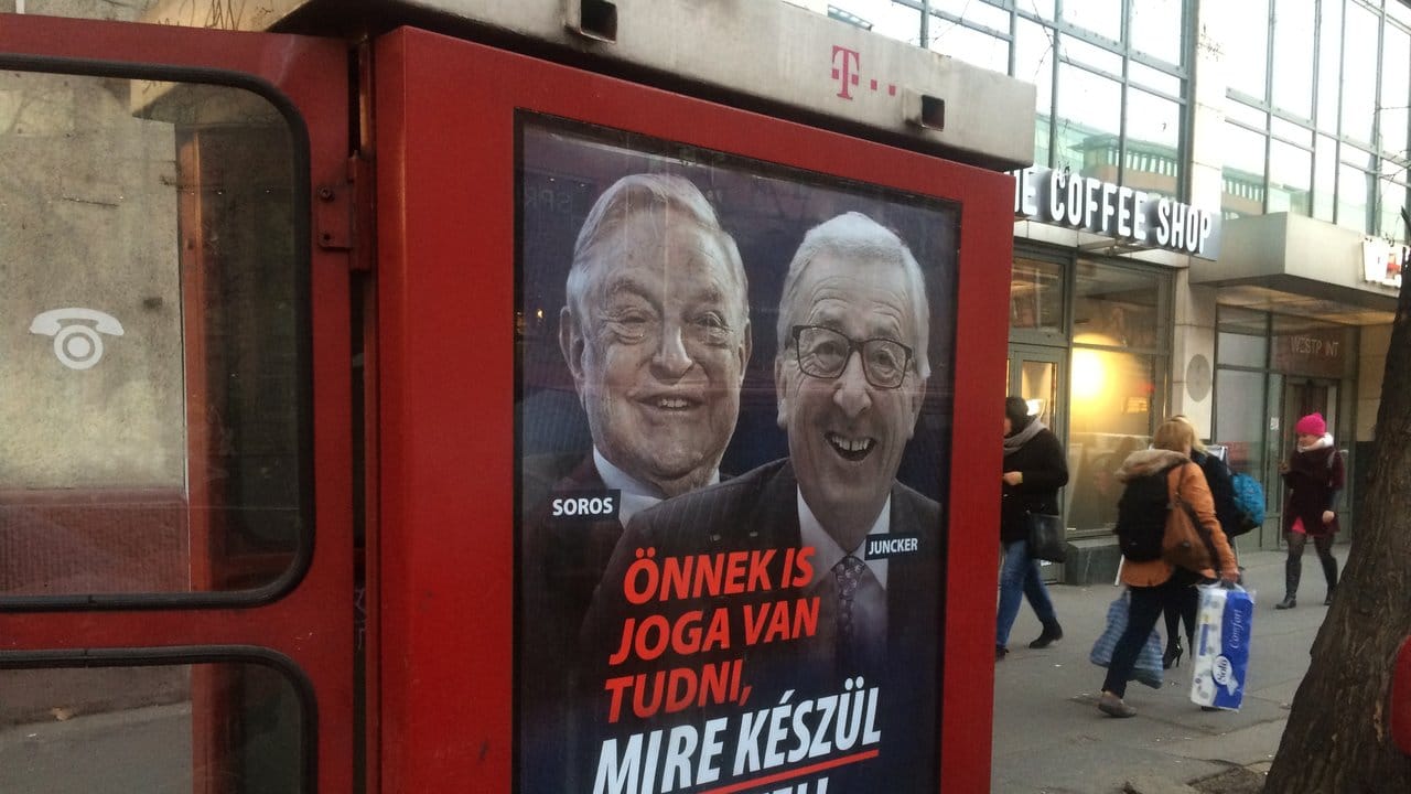 Plakatkampagne gegen den ungarisch-amerikanischen Milliardär George Soros und den Präsidenten der EU-Kommission, Jean-Claude Juncker in UNgarn.