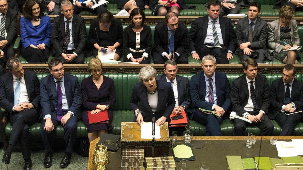Premierministerin ohne Mehrheit: Theresa May spricht vor dem britischen Parlament.