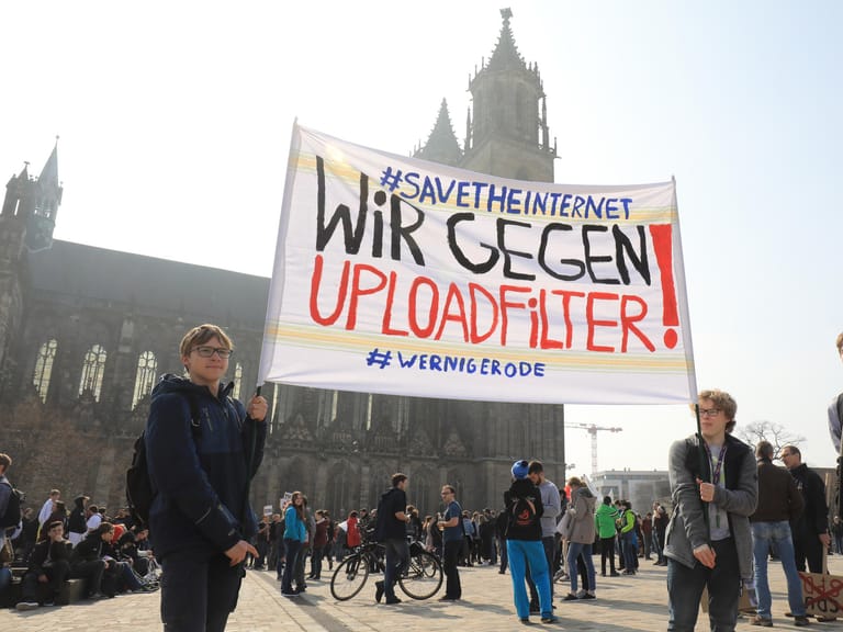 Demonstranten in Magdeburg.