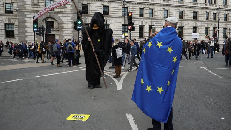 Kostüme der Brexit-Gegner