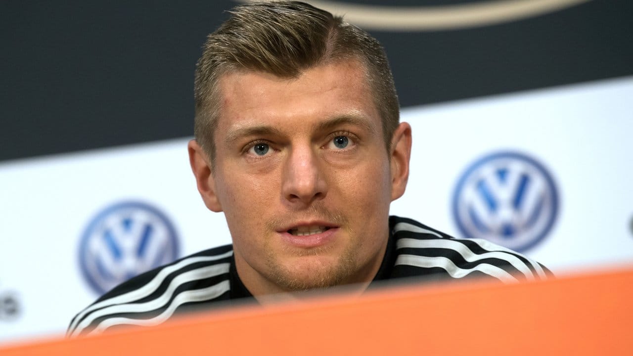 "Ich sehe uns nicht chancenlos", sagte Toni Kroos vor dem Gastspiel in Amsterdam.
