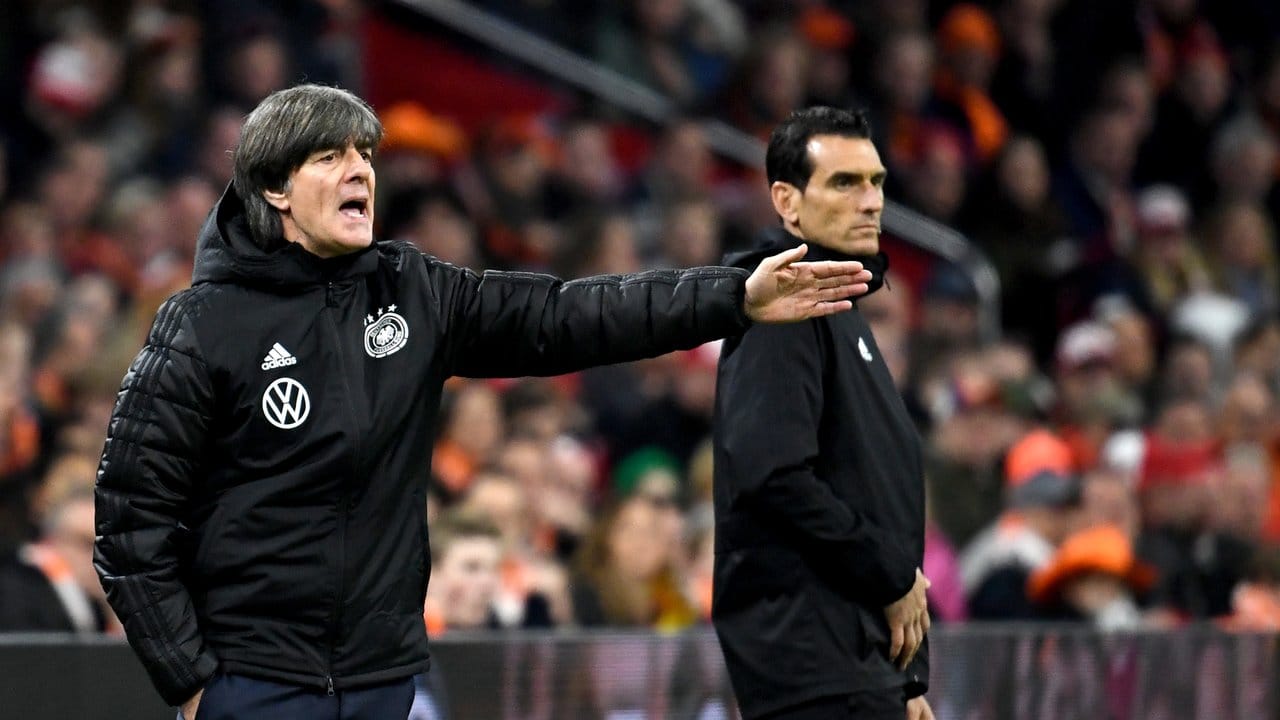 Vor allem in der zweiten Halbzeit hatte Bundestrainer Joachim Löw viel zu korrigieren beim DFB-Team.