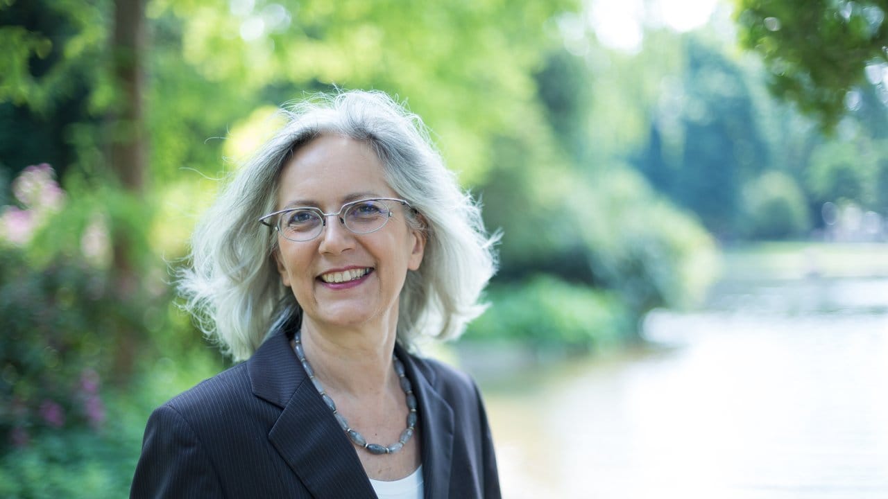 Psychologin Monika Müller arbeitet in Wiesbaden als Finanzcoach.