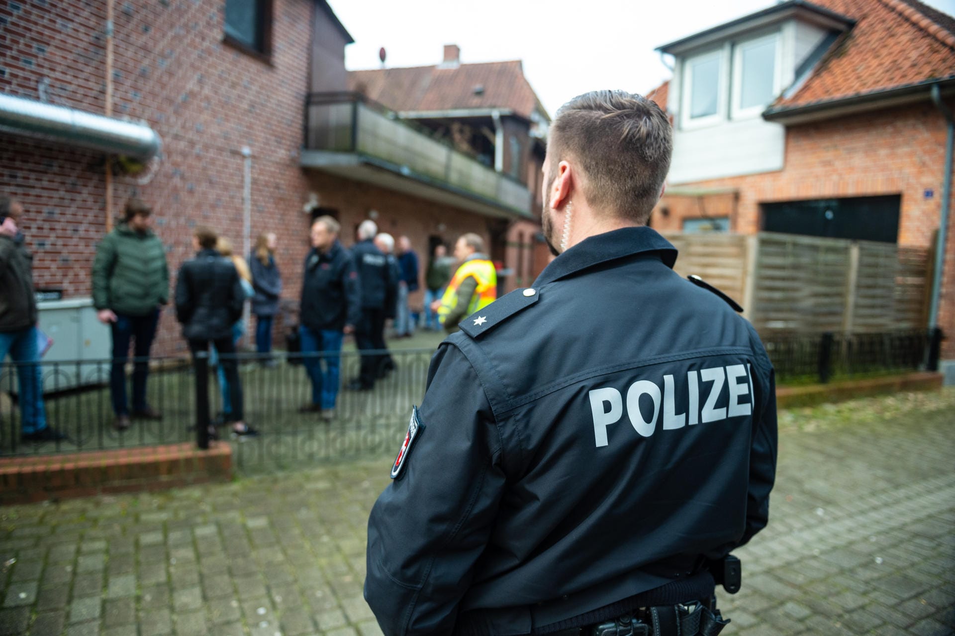 Mehrere Standorte in Norddeutschland werden überprüft: Der polnischen Großfamilie wird Sozialleistungsbetrug, Urkundenfälschung und Menschenhandel vorgeworfen.