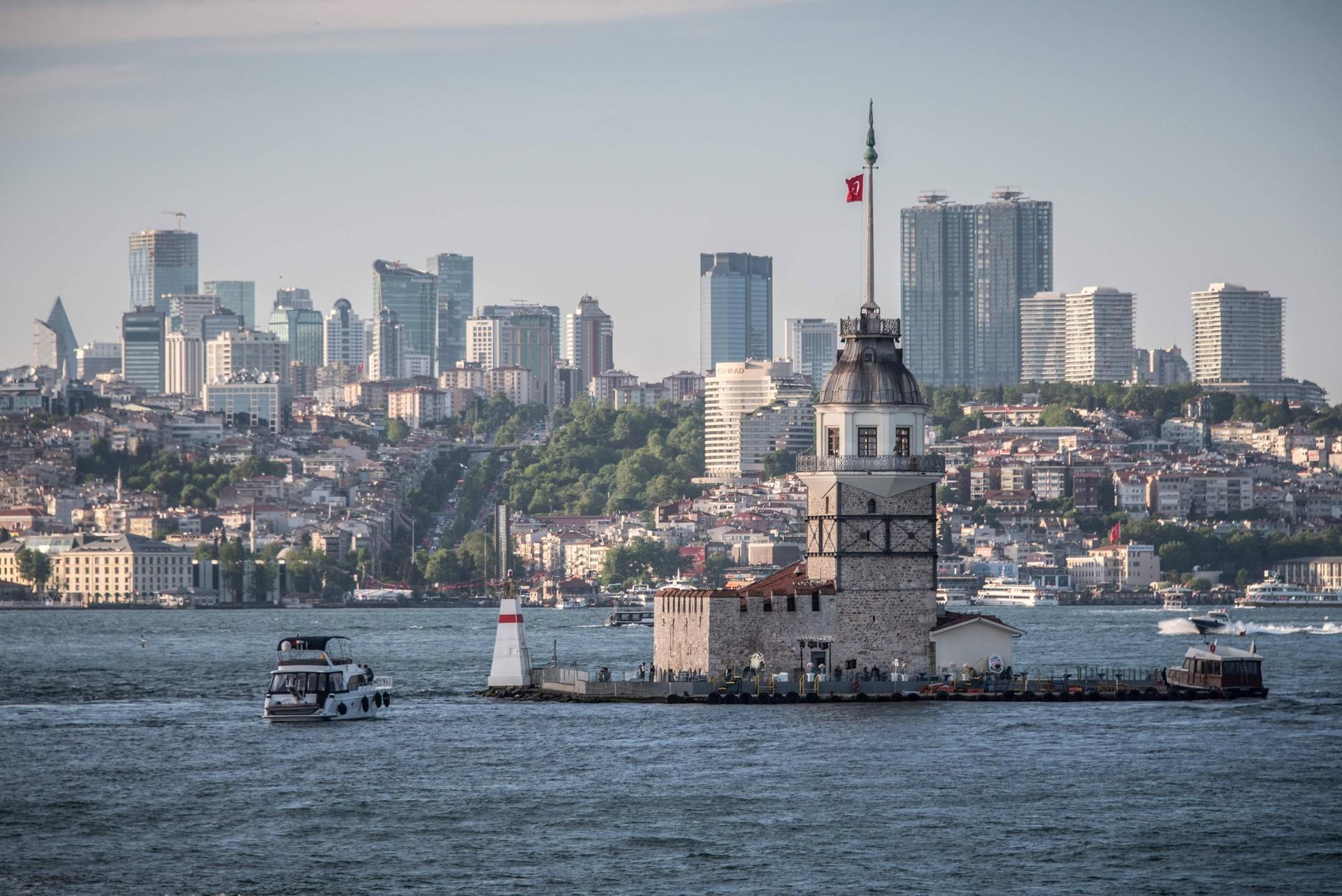 Platz 8: Istanbul. Die türkische Metropole am Bosporus ist wegen der unzähligen Basare und der berühmten Sultan-Ahmet-Moschee eine Reise wert.