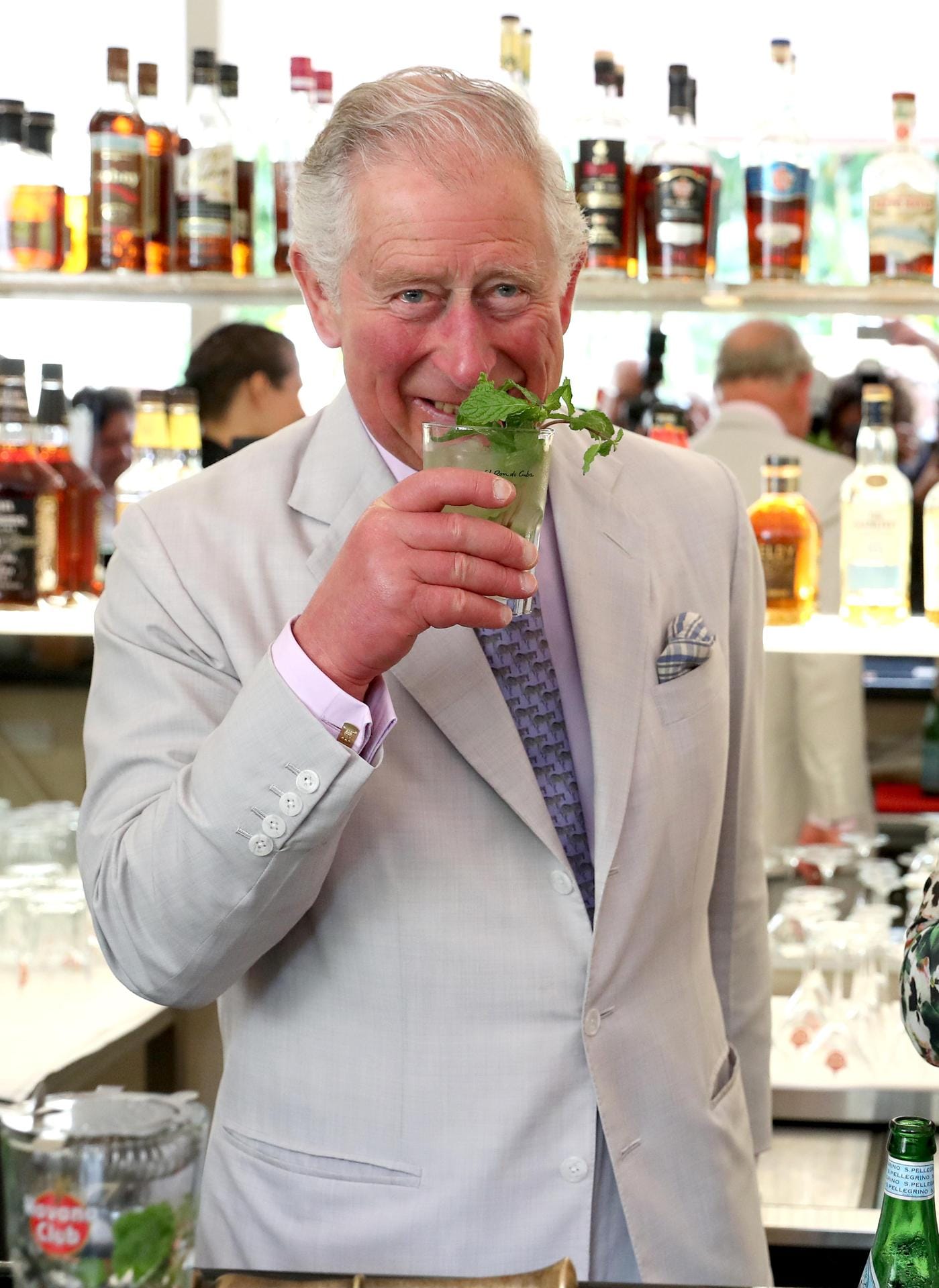 Prinz Charles: Seinen Kuba-Besuch beendet er mit einem Mojito.