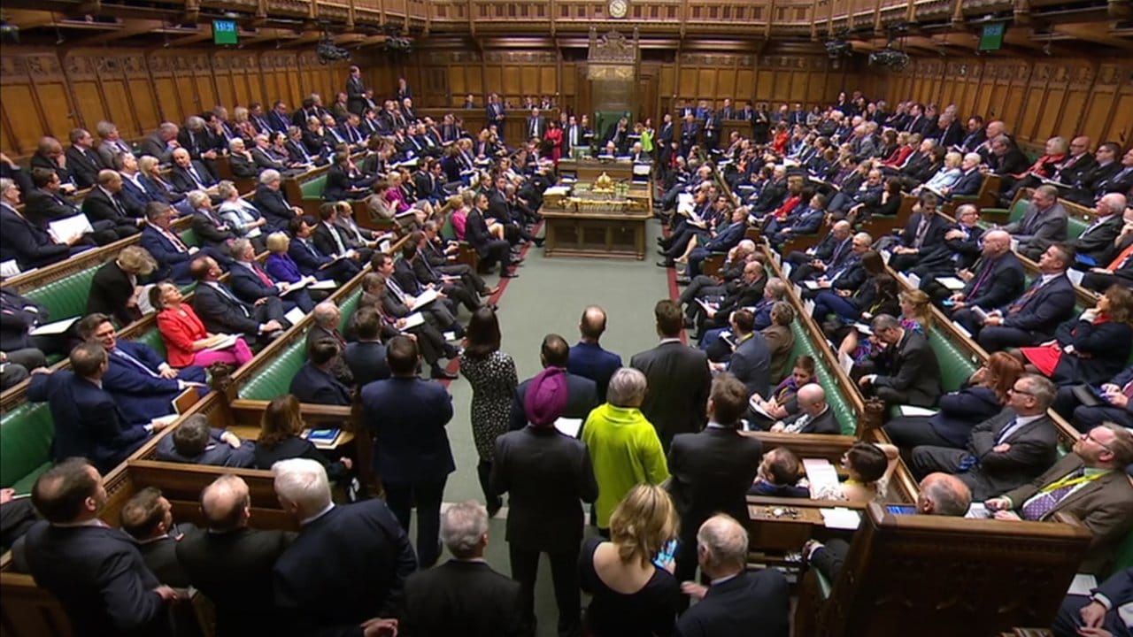 Die Abgeordneten des Unterhauses debattieren über den Brexit.