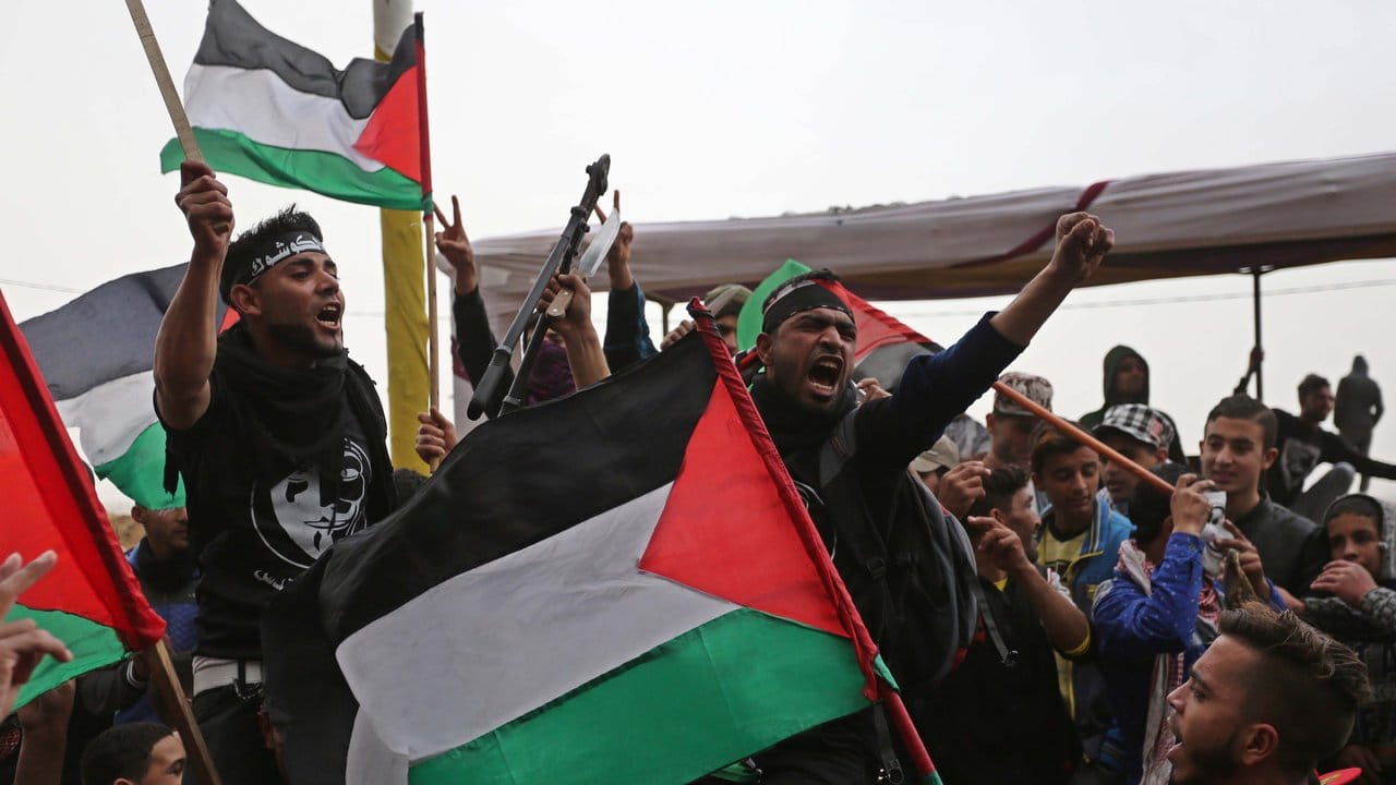 Palästinenser bei Protesten am südlichen Teil des Gazastreifens.
