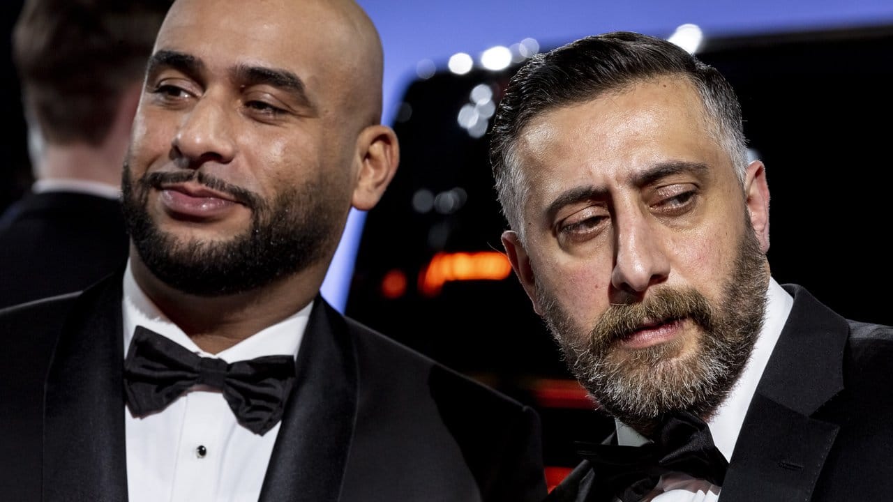 Coole Männer mit Fliege: die Schauspieler Veysel Gelin (l) und Kida Khodr Ramadan. Coole Männer mit Fliege: die Schauspieler Veysel Gelin (l) und Kida Khodr Ramadan.
