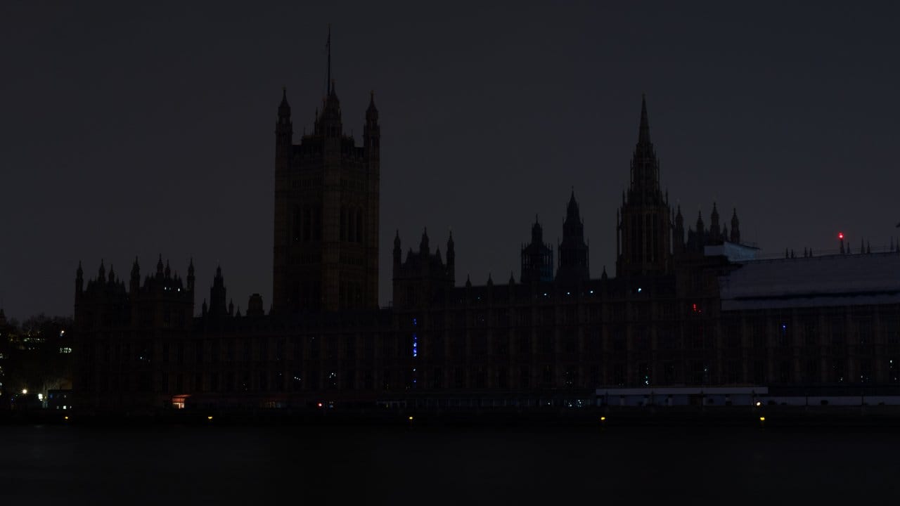 Im Palace of Westminster sind die Lichter ausgegangen.
