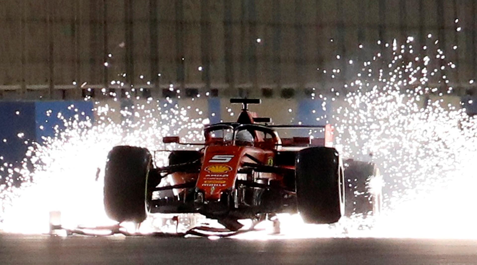 Bahrain: Vettel verliert Frontflügel