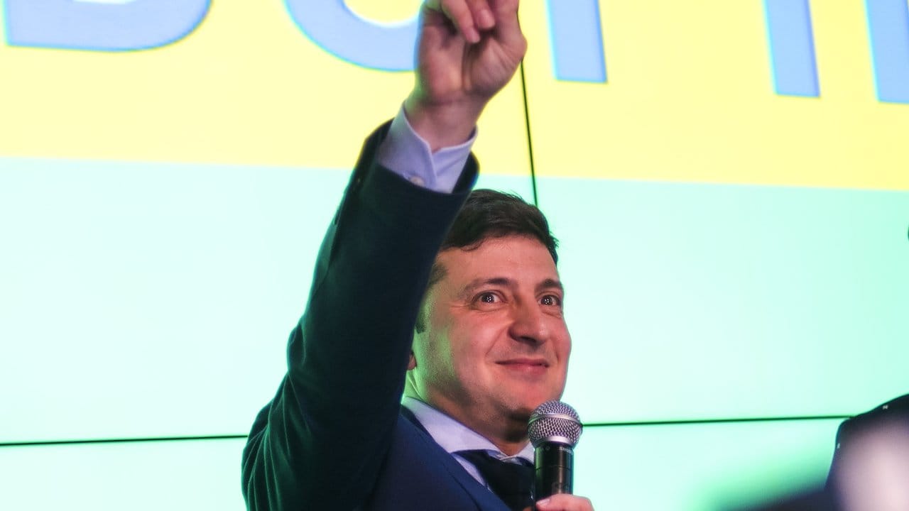 Bei der Präsidentenwahl in der Ukraine sieht sich der Komiker Selenski auf einem guten Weg ins mächtigste Amt des in die EU strebenden Landes.