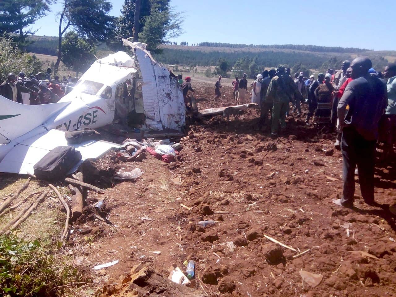 Kenia, Februar 2019: Beim Absturz eines kleinen Transportflugzeugs sterben nahe dem Flughafen Nairobi fünf Menschen.