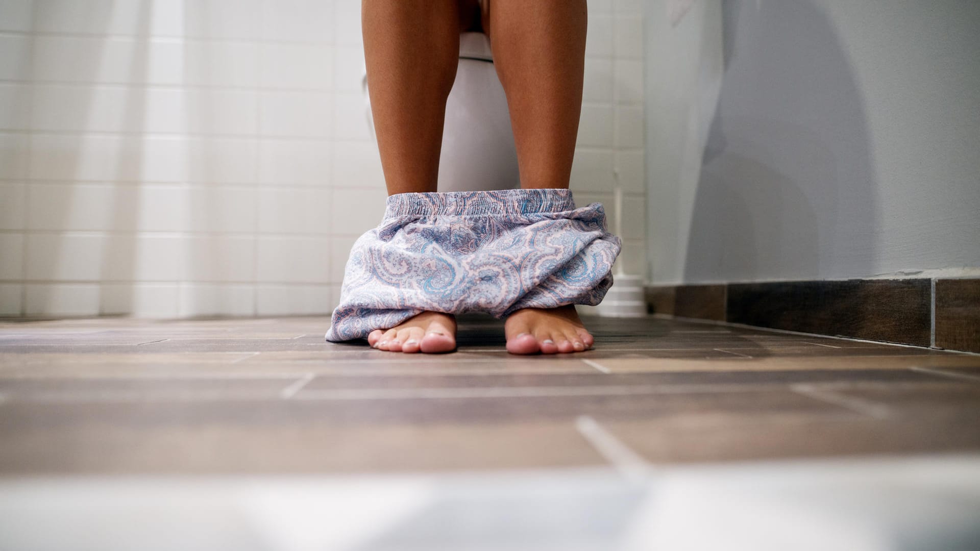 Mensch auf der Toilette