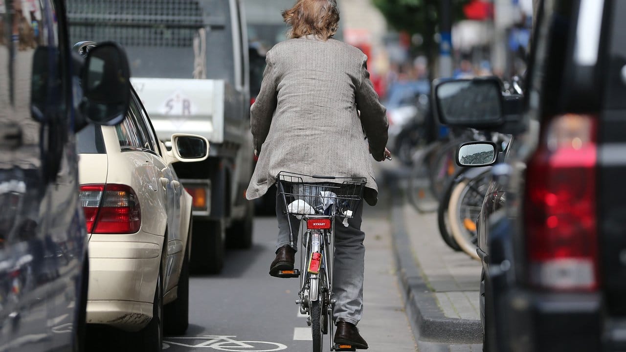 Hohes Risiko: Viele Radfahrer scheuen die Radspuren im dichten Innenstadtverkehr.