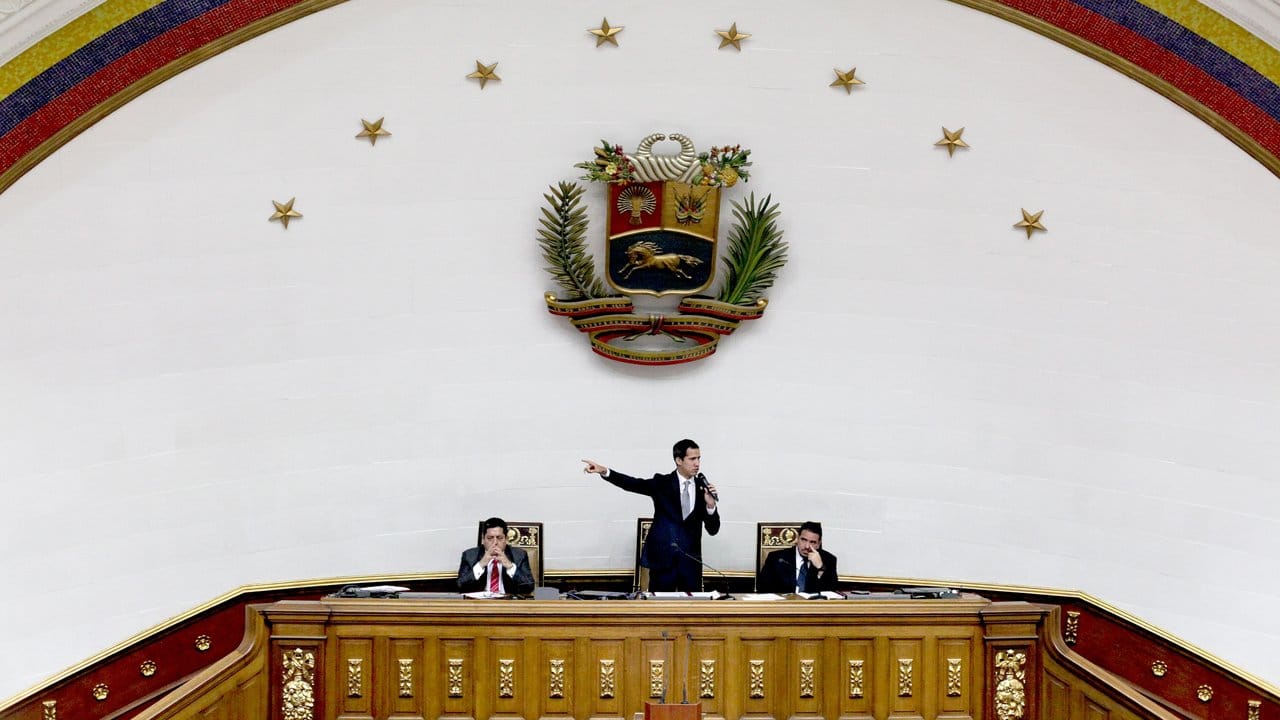 Durch den Entzug der parlamentarischen Immunität droht Juan Guaidó die Verhaftung.