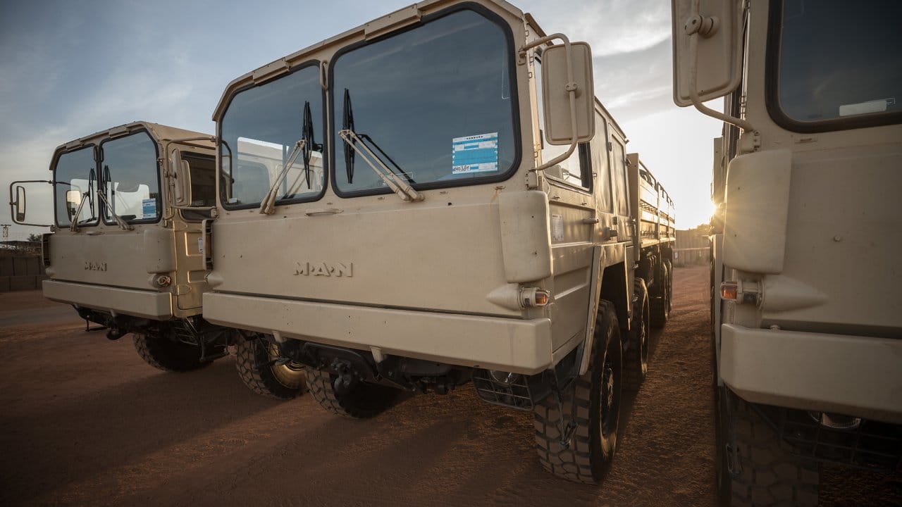 Deutsche Hilfe für die Armee des Niger: Lastwagen in der Hauptstadt Niamey.