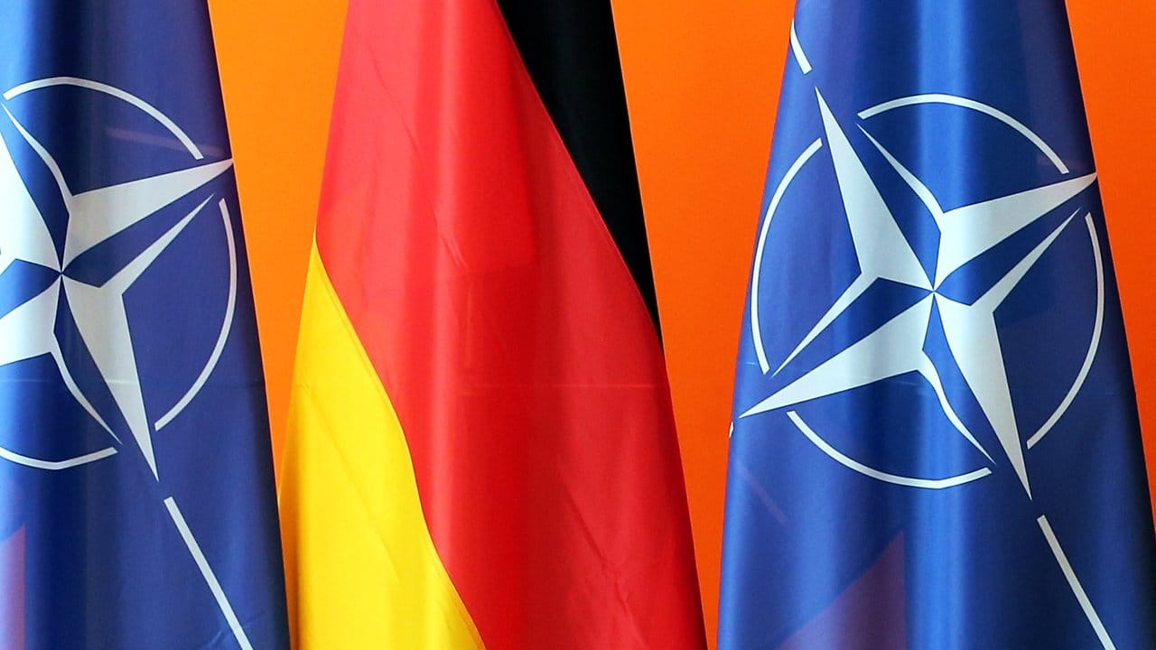 Überschattet werden die Feiern zum 70-jähriges Bestehen der Nato unter anderem von der Debatte über den deutschen Rüstungsetat.