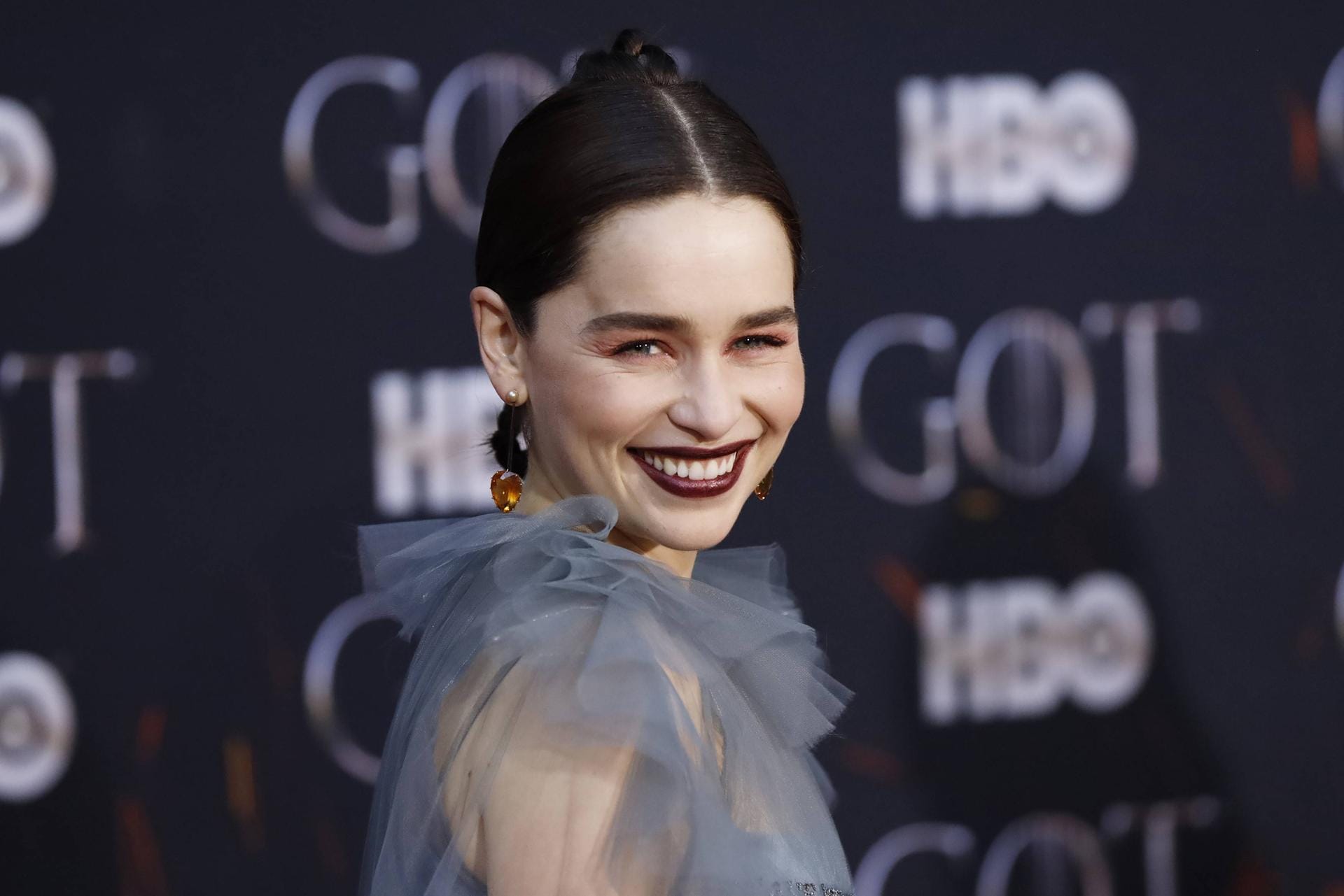Emilia Clarke 2019: Bei der Premiere zur finalen Staffel von "Game of Thrones" zeigt sich Emilia Clarke mit kurzen Haaren und auch auffälligerem Make-up.
