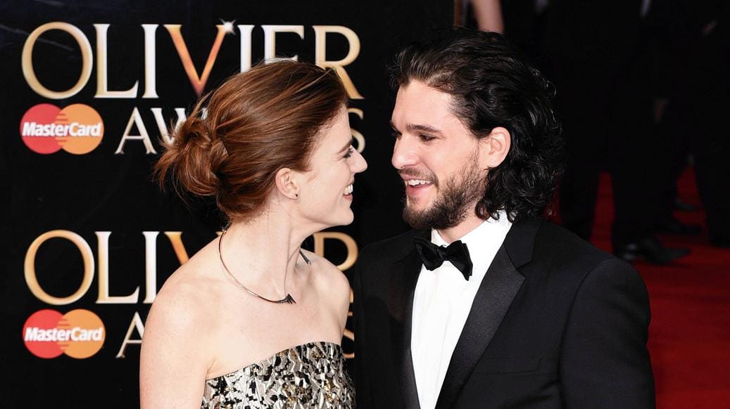 Rose Leslie und Kit Harrington: Der Darsteller von Jon Schnee hat seine Kollegin Rose Leslie geheiratet. Die Serienfiguren der beiden waren auch in "Game of Thrones" in einer Liebesbeziehung.