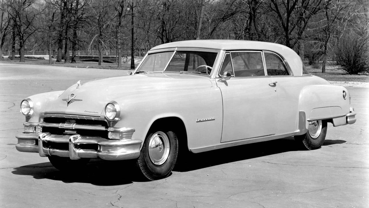 Leichter Richtungswechsel aus Amerika: Bereits 1951 baute Chrysler in sein Modell Imperial eine Servolenkung ein.