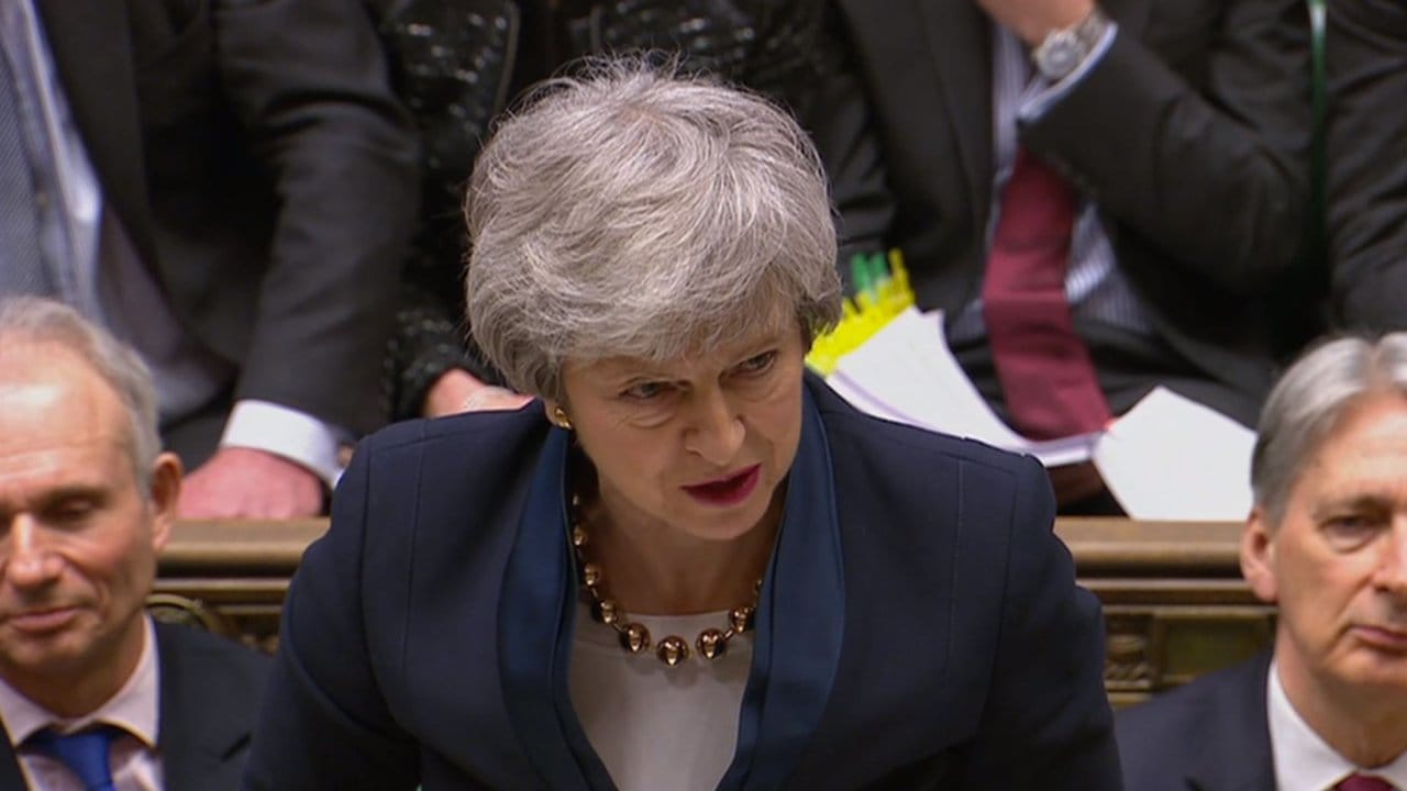 Großbritanniens Premierministerin Theresa May spricht im Unterhaus des Parlaments in London.