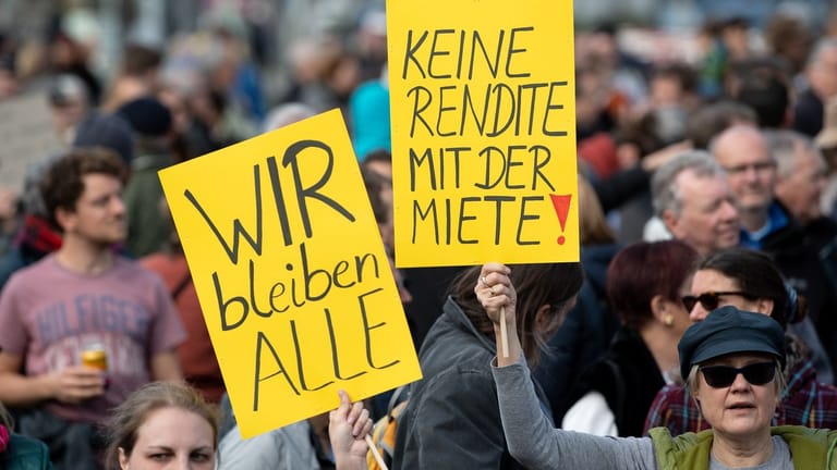 Auch in München gingen Demonstranten gegen Verdrängung und extrem hohe Mieten auf die Straße.