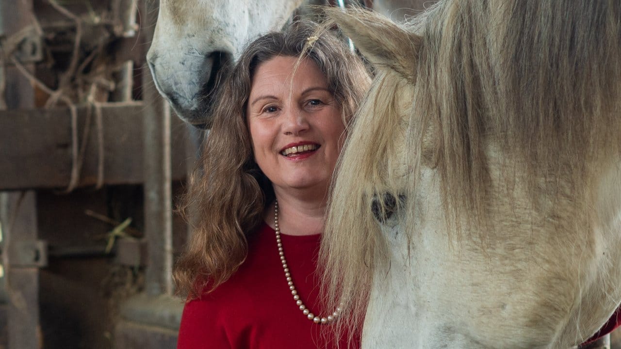 Pferdewirtin und Naturheilpraktikerin Elvira Hagen betreibt eine eigene Pferdefarm.