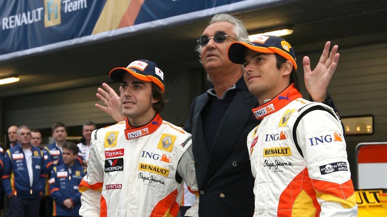 Flavio Briatore (M) hatte die Verantwortung für den fingierten Unfall von Nelson Piquet Jr.
