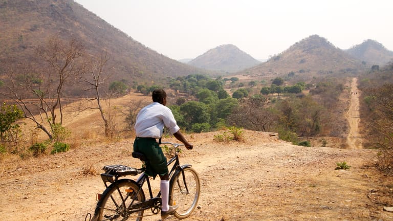 Eine halbe Million Buffalo-Räder sind in Afrika mittlerweile auf den Straßen. Mit den robusten Rädern können die Kinder etwa zur Schule fahren.