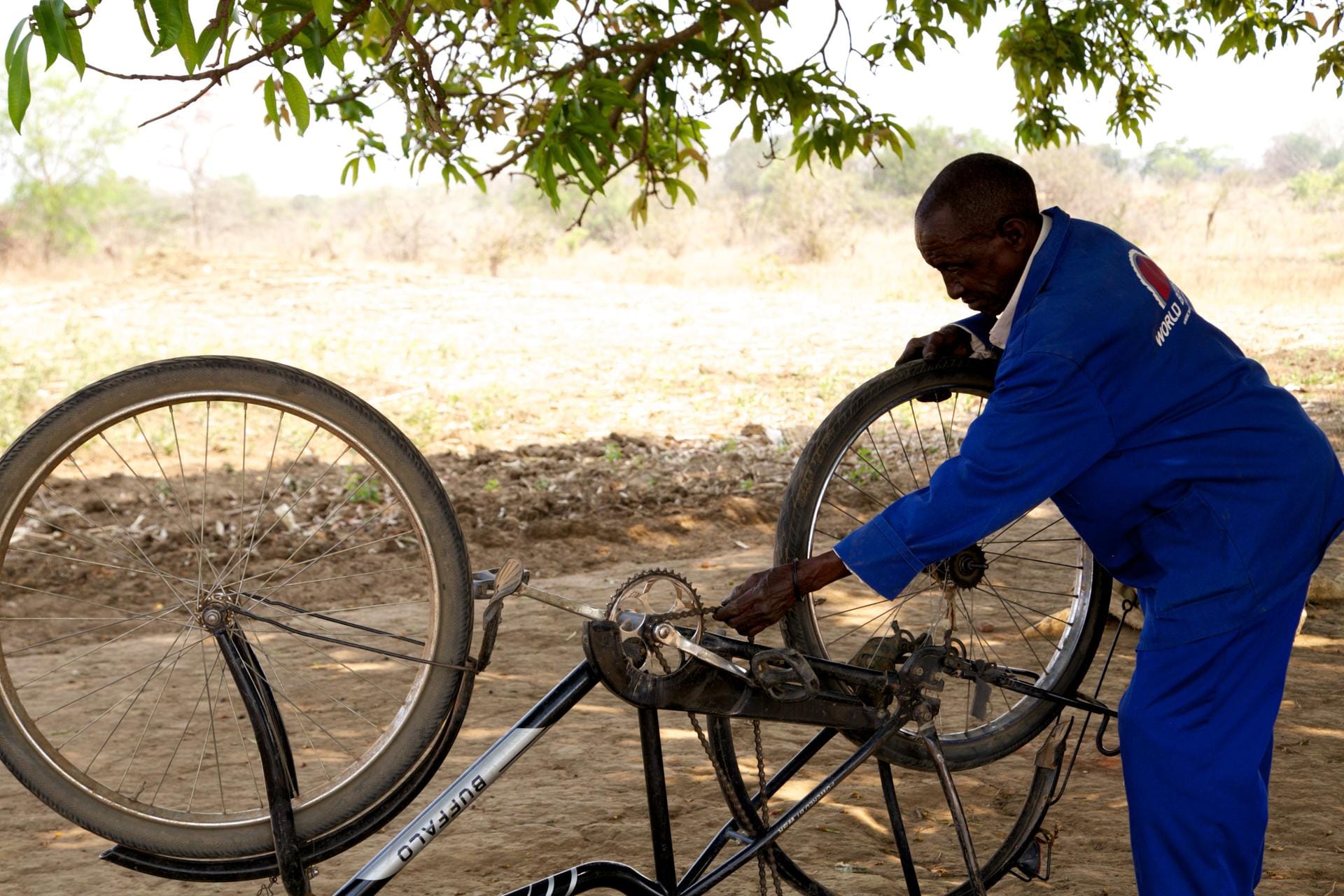 1.000 Radmechaniker sind bislang ausgebildet worden, damit die Räder bei Pannen repariert werden können.