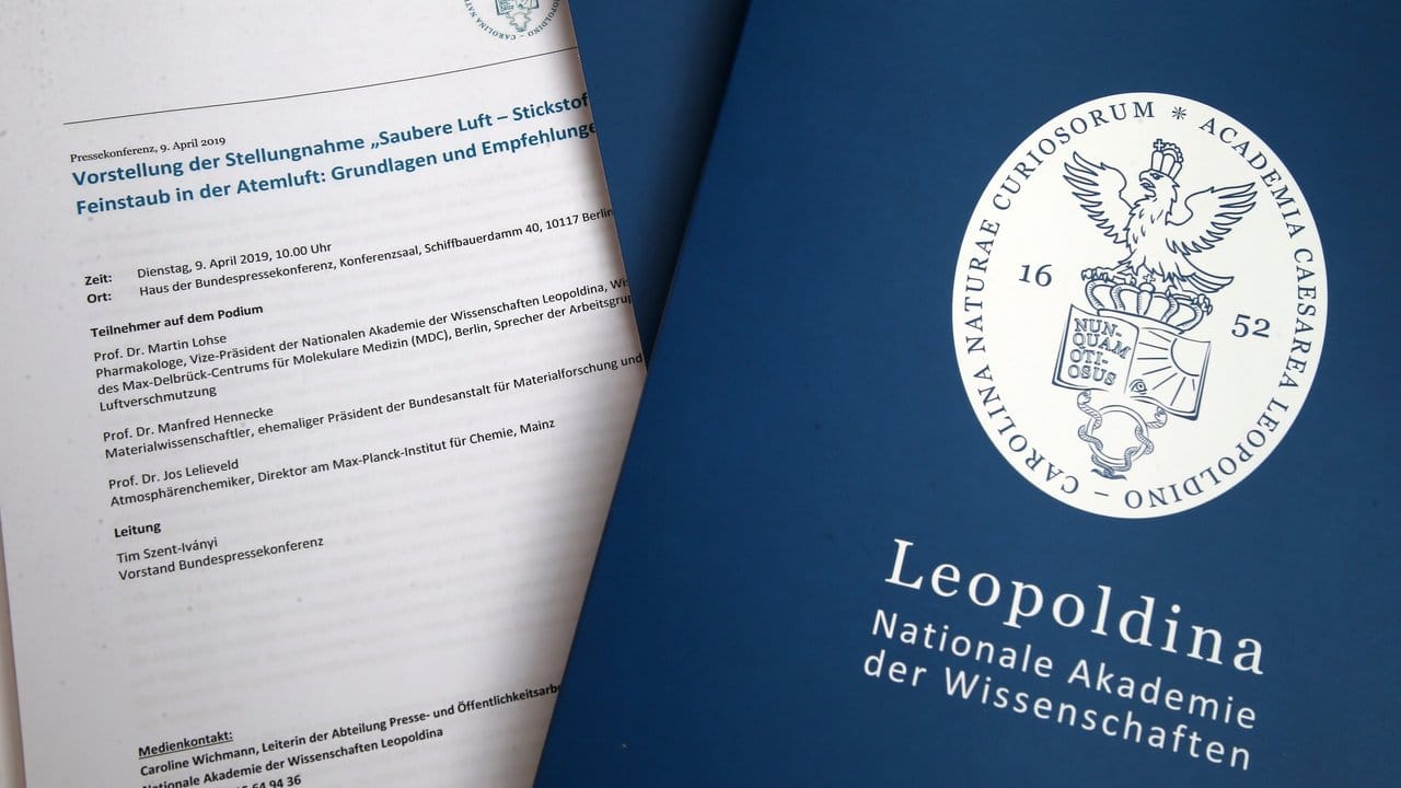 Die Stellungnahme der Nationalen Wissenschaftsakademie Leopoldina, "Saubere Luft - Stickstoffoxide und Feinstaub in der Atemluft: Grundlagen und Empfehlungen".