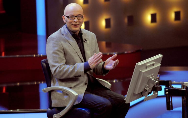 November 2010: Café-Besitzer Ralf Schnoor gewinnt eine Million Euro. Bei der letzten Frage rief er noch seinen übrigen Telefonjoker an, obwohl er die richtige Antwort wusste.