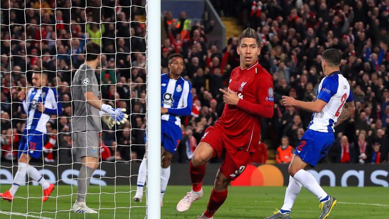 Liverpools Roberto Firmino feiert sein Tor zum 2:0 gegen Porto.