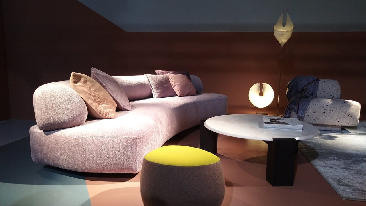 Designerin Patricia Urquiola hat für Moroso das Sofa Gogan entworfen.