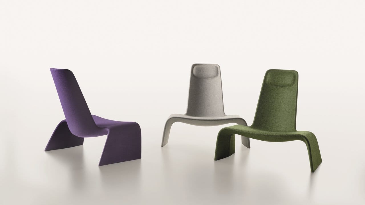 Die Form des Longchairs Land von Naoto Fukasawa für Plank ist auf das Nötigste reduziert. Die Form des Longchairs Land von Naoto Fukasawa für Plank ist auf das Nötigste reduziert.