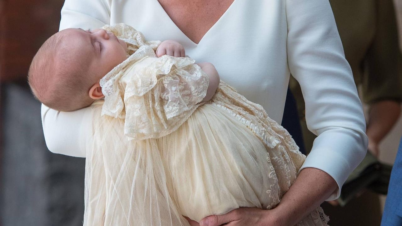 Prinz Louis hier an seiner Taufe mit Mama Kate: Er kam am 23. April 2018 zur Welt.