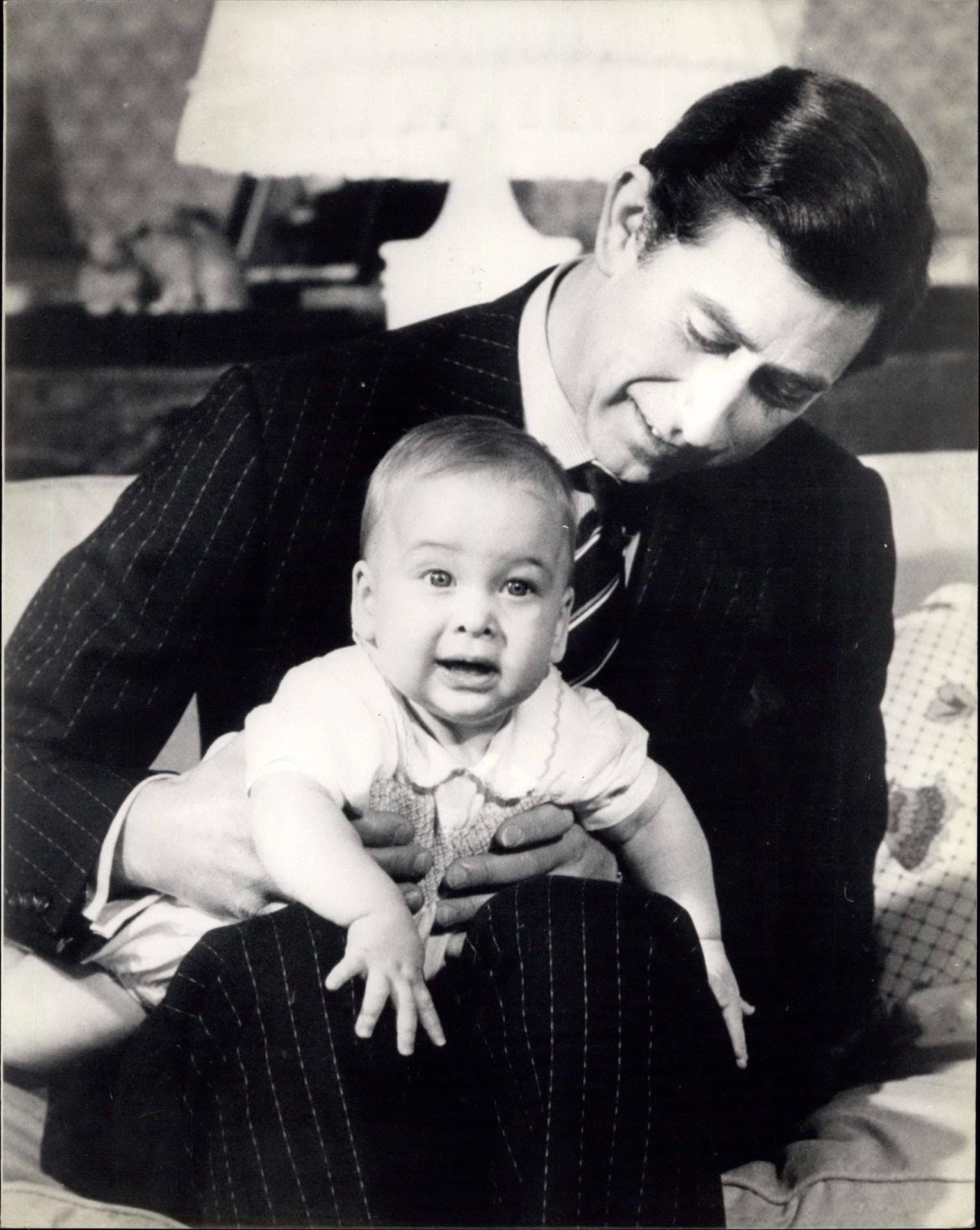 Prinz William mit seinem Vater Charles: Der Zweite in der britischen Thronfolge wurde am 21. Juni 1982 geboren.