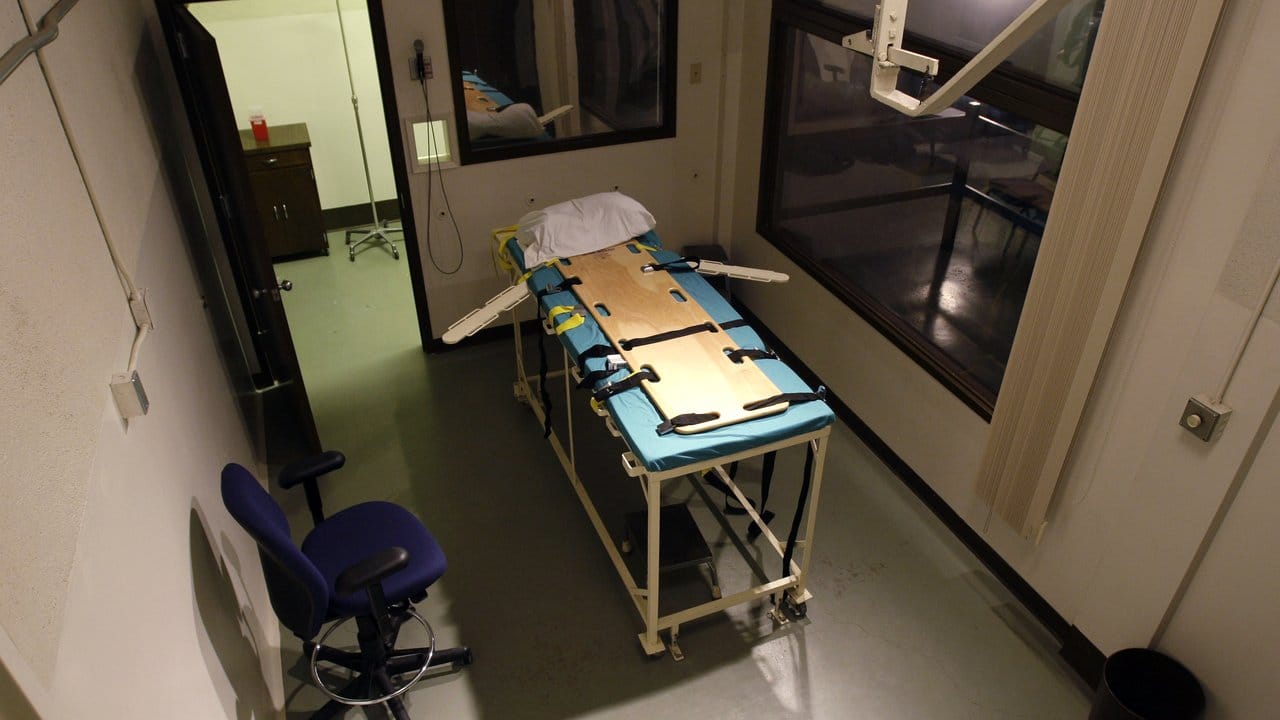 Hinrichtungskammer im Gefängnis Washington State Penitentiary mit der Zeugengalerie rechts: Auch im US-Bundesstaat Washington ist die Todesstrafe mittlerweile abgeschafft. Hinrichtungskammer im Gefängnis Washington State Penitentiary mit der Zeugengalerie rechts: Auch im US-Bundesstaat Washington ist die Todesstrafe mittlerweile abgeschafft.
