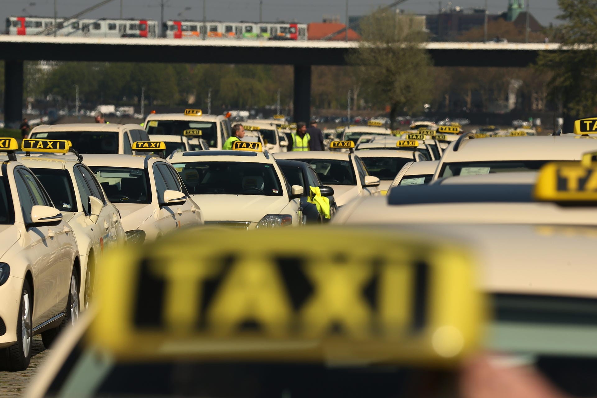 Protestaktionen der Taxifahrer in Düsseldorf