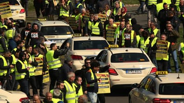 Protestaktionen der Taxifahrer in Düsseldorf
