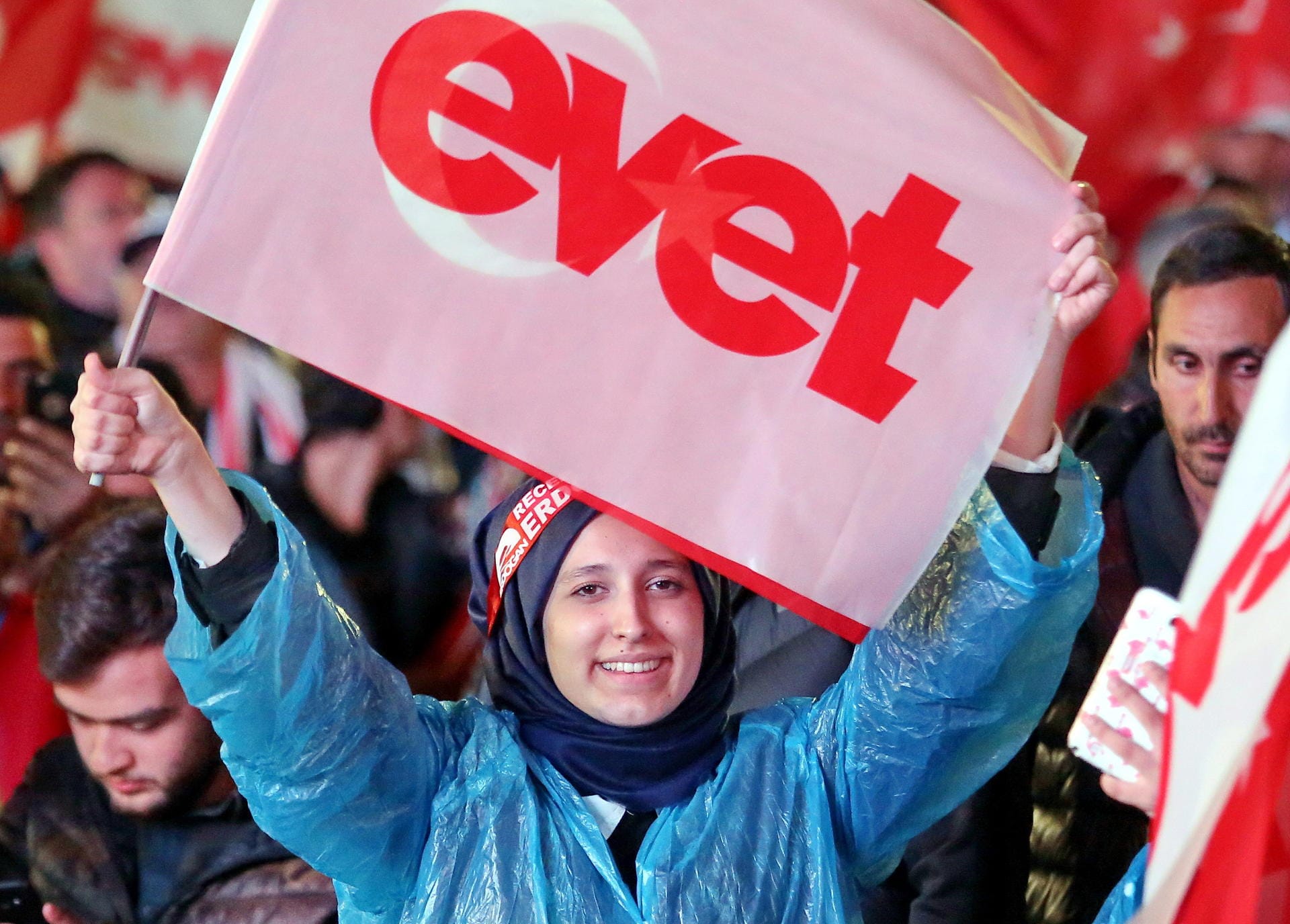 Das Referendum hat die türkische Gesellschaft gespalten und bis heute tiefe Gräben hinterlassen.