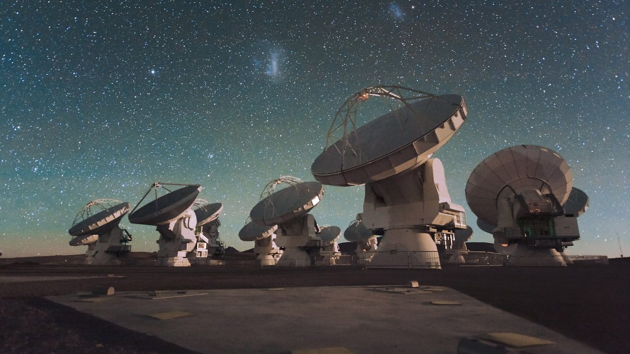 Auf der chilenischen Chajnantor-Hochebene steht der Teleskopverbund Atacama Large Millimeter Array, kurz ALMA.