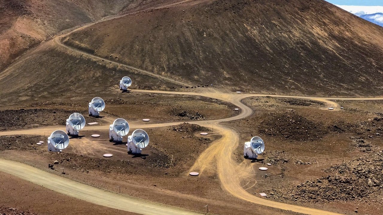 Das Observatorium auf dem Gipfel des hawaiianischen Berges Mauna Kea ist eines der acht Einzelobservatorien auf vier Kontinenten, die zu einem Superteleskop zusammengeschlossen wurden.