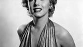 Marilyn Monroe (1926 -1962): Als Model, Schauspielerin und Sängerin wurde sie bekannt und zum absoluten Sexsymbol der 50er-Jahre. Mit bürgerlichem Namen hieß "die Monroe" Norma Jeane Baker. Zu ihren Lebzeiten war sie die meist fotografierte Frau der Welt. Der Ruhm jedoch lastete schwer auf ihr. Mit nur 36 Jahren starb sie an einer Überdosis eines Beruhigungsmittels.