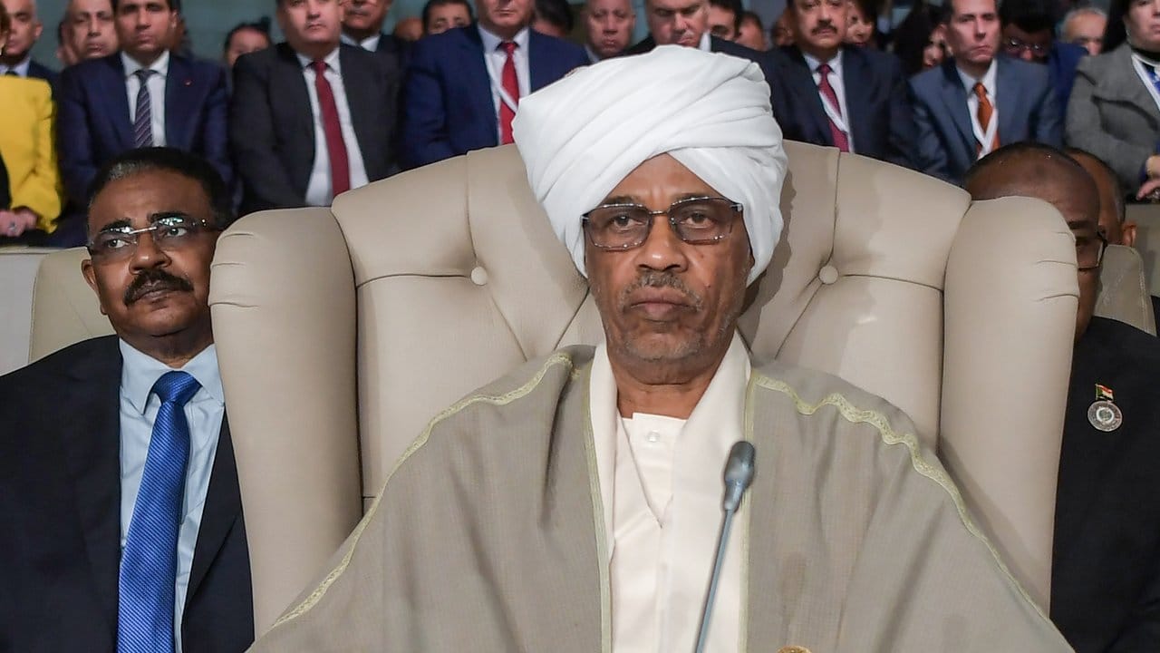Awad Ibn Auf ist am Tag nach dem Putsch als Präsident des militärischen Übergangsrates zurückgetreten.