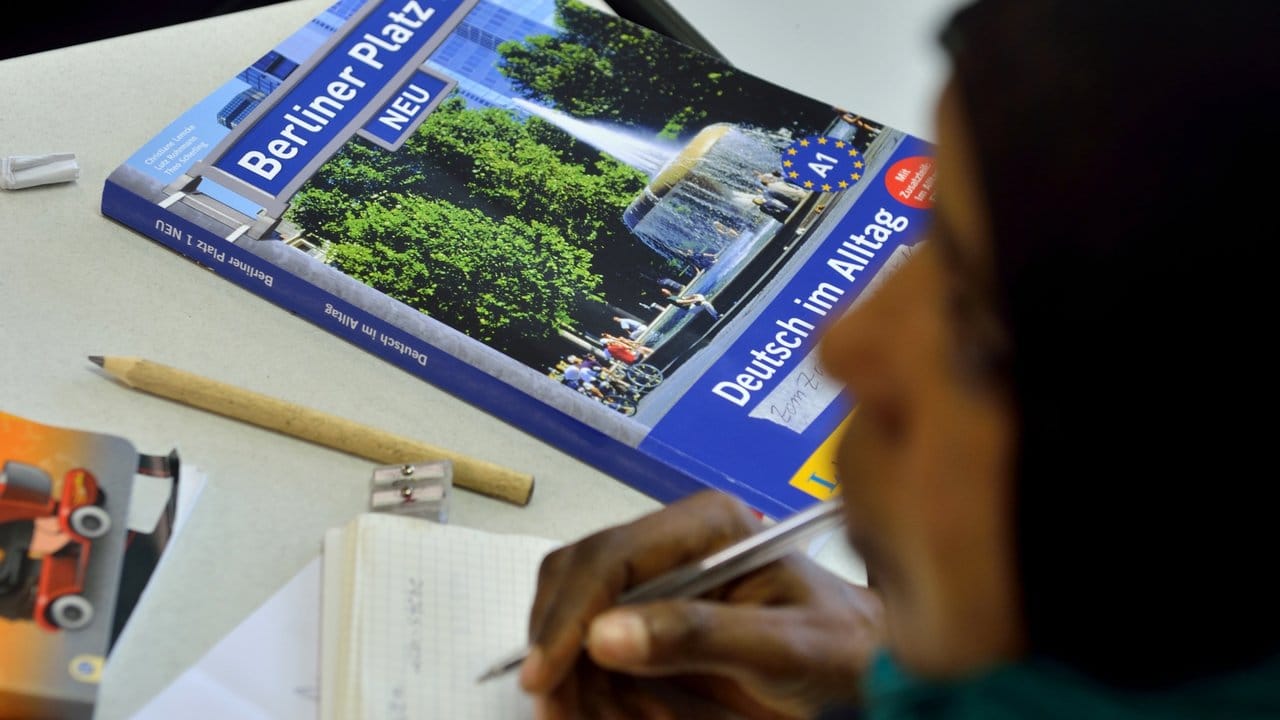 Teilnehmerin an einem Deutschkurs für Flüchtlinge.