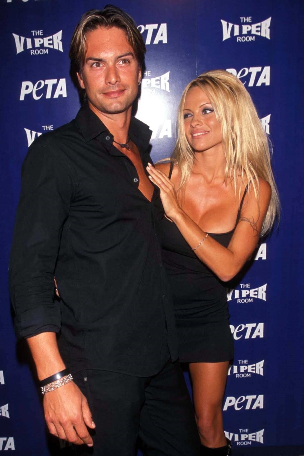 2001: Pamela Anderson verliebte sich in das schwedischen Männermodel Marcus Schenkenberg, als sie sah, wie er einen Vogel aus einer Toilette rettete.